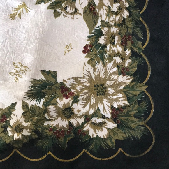 5/$15 - 🎄ST. NICHOLAS SQUATE Holiday Table Runner - Picture 3 of 6